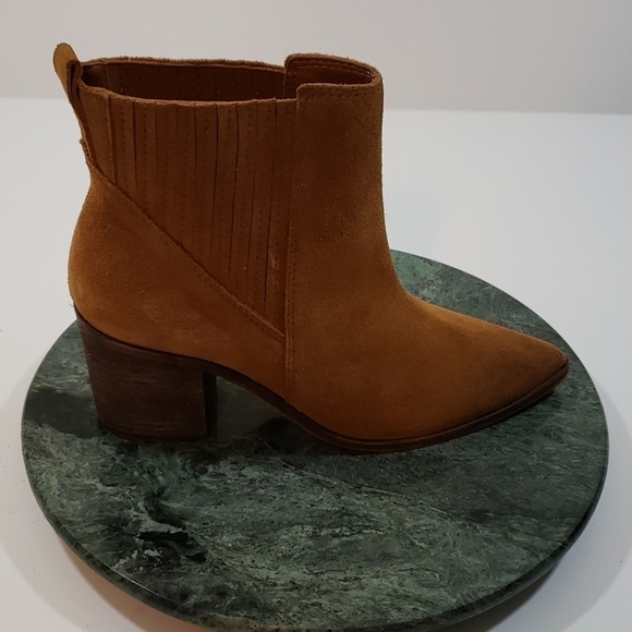 KAANAS~Size 6M~Camel Nosiola Pointy Elastic Bootie - Picture 2 of 8